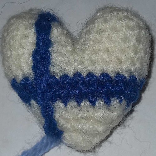 Broche cœur, drapeau finlande