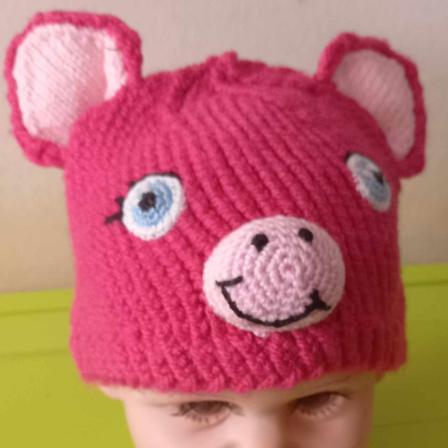 Bonnet cochon fuchsia, taille environ 6-9 mois