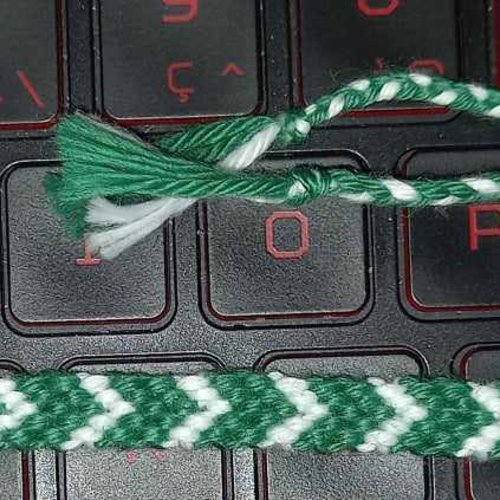 Bracelet brésilien asse / drapeau nigéria (vert et blanc), chevrons, 6 brins