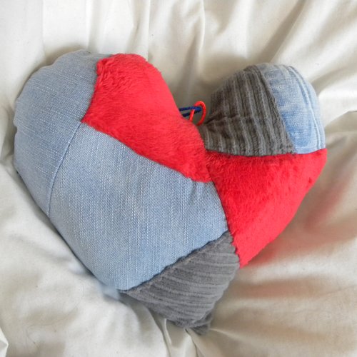 Coussin cœur "j'aime papa", jean bleu et rouge