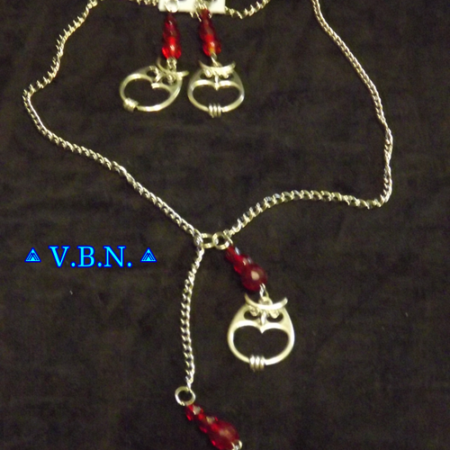Parure collier et boucles d'oreilles avec perles verres rouge, pendentifs chouette