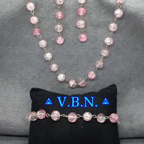 Parure collier sautoir, bracelet et boucles d'oreilles en perles verre craquelée bi-couleur rose et blanc de 8mm