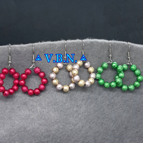 Boucles d'oreilles rondes esprit de noël disponibles dans différents coloris prix fetes