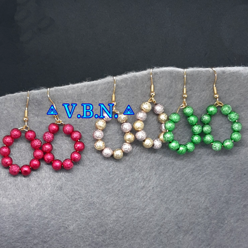 Boucles d'oreilles rondes esprit de noël disponibles dans différents coloris prix fetes