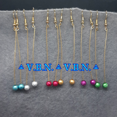 Boucles d'oreilles tiges esprit de noël disponibles dans différents coloris