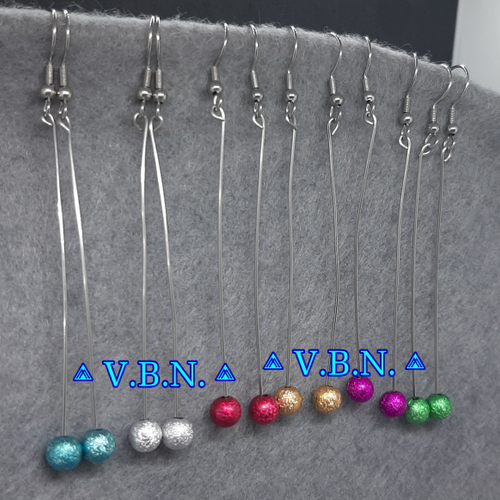 Boucles d'oreilles tiges esprit de noël disponibles dans différents coloris