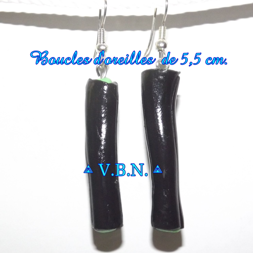 Boucles d'oreilles reglisse noire intérieur vert faite en pate fimo