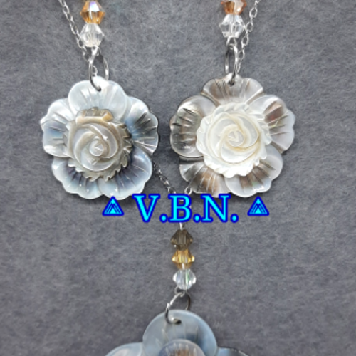 Parure fleurs de nacre avec perles en cristal de verre