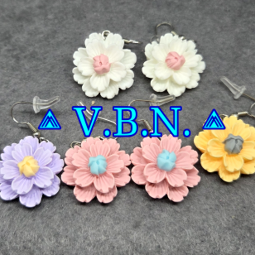 Boucles d'oreilles fantaisie fleurs de différentes couleurs