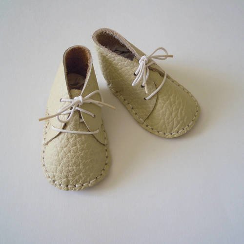 Chaussons souple en cuir pour bébé, chaussures premiers pas , chaussettes anti gliss cuir.