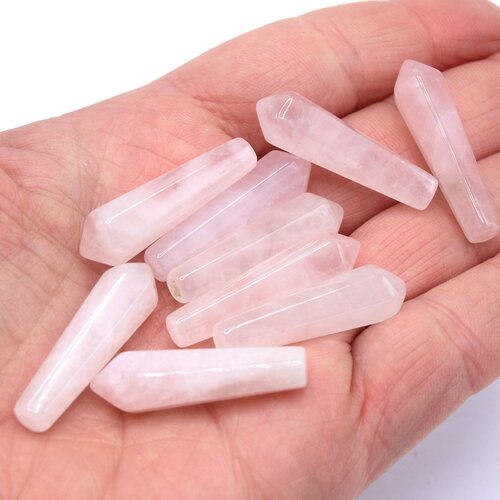 1 pointe de quartz rose taillé  ~3cm non percé, minéral.