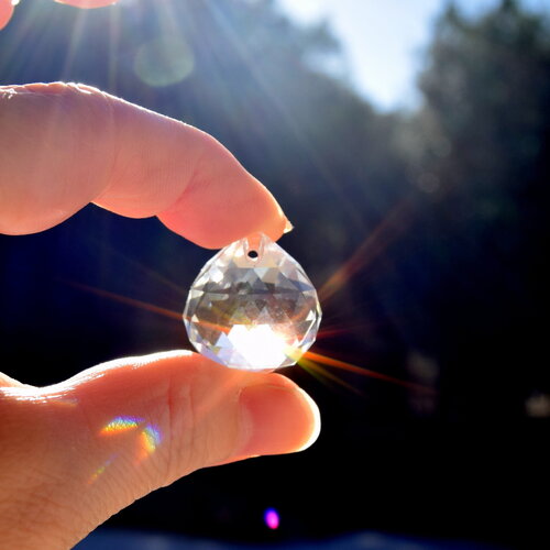 2 boules de verre à facettes 20mm clair, prisme attrape rayons du soleil