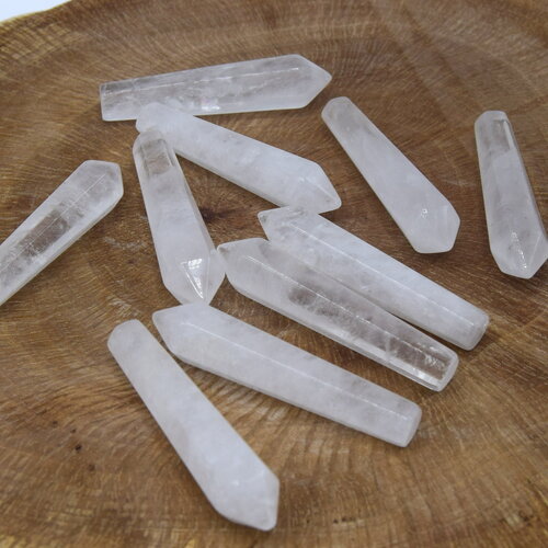 1 pointe de quartz naturelle taillé  ~5cm non percé, minéral