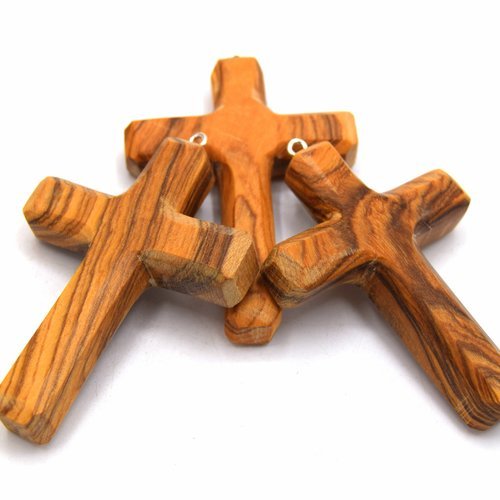 Croix chrétienne fabriqué de façon artisanale en bois d’olivier poli
