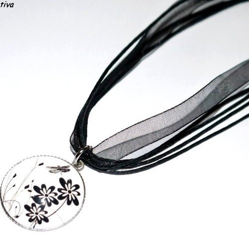 Collier organza noir avec cabochon en verre * libellule noire sur fond blanc *