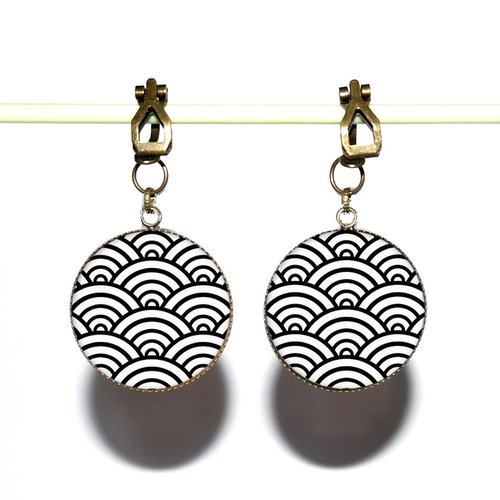 Clips d’oreilles bronze avec cabochons en résine * motifs noirs et blancs * 2