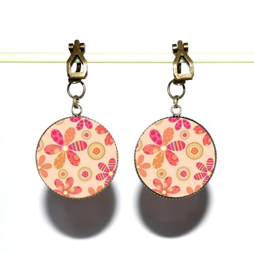 Clips d’oreilles bronze avec cabochons synthétiques * fleurs roses *