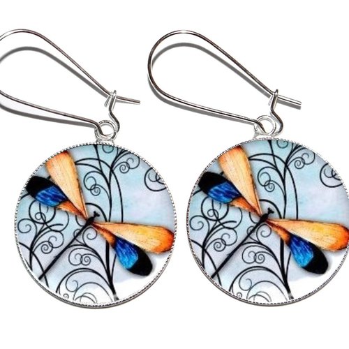 Boucles d’oreilles argentées avec cabochons en résine * libellule bleue et orange *