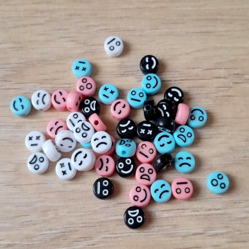 Lot de 50 perles visage smiley- noir, blanc, rose et bleu - 7x5mm