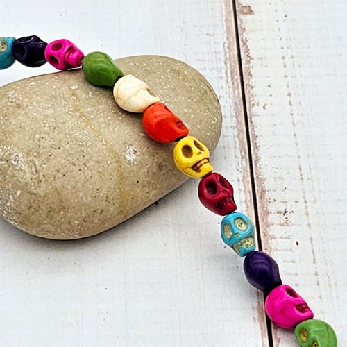 48 perles tête de mort multicolores 8x6mm