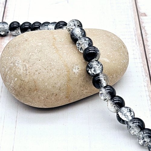 130 perles en verre craquelées noires et transparentes 6mm