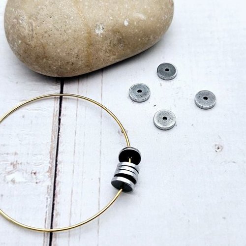 50 perles heishi plates hématite 6mm finition platine