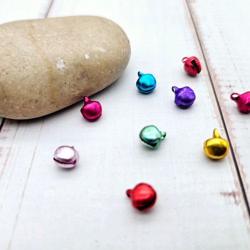 50 breloques grelots clochettes multicolores brillantes