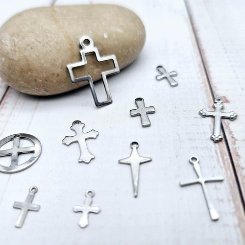 10 breloques croix religion 10 modèles différents