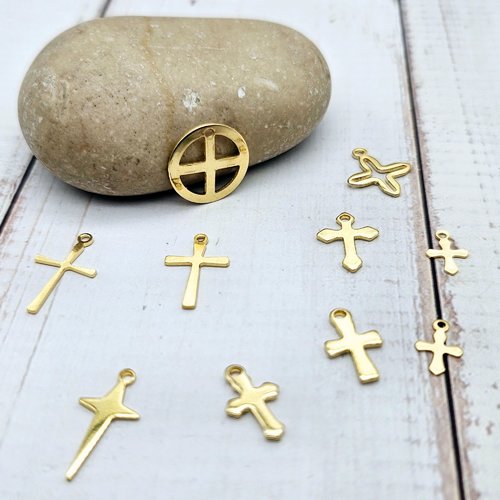 10 breloques croix religion 10 modèles dorés