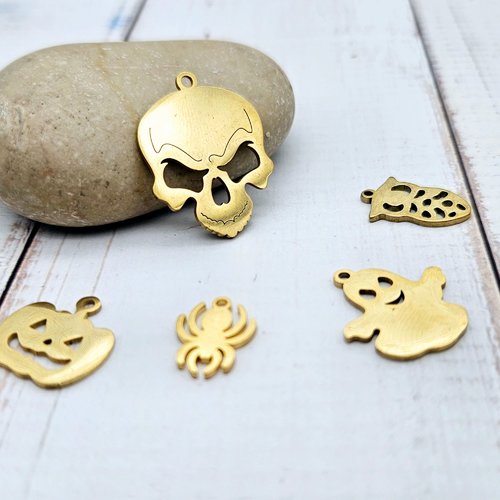 5 breloques halloween dorées 5 modèles différents