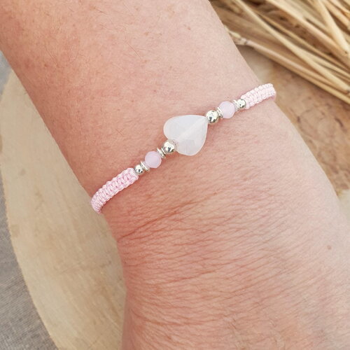 Bracelet réglable en cordon macramé tressé et perle cœur à facettes