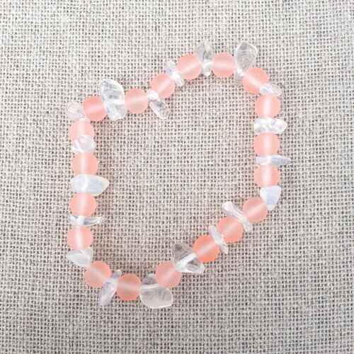 Bracelet élastique avec perles rose et perles chips transparentes