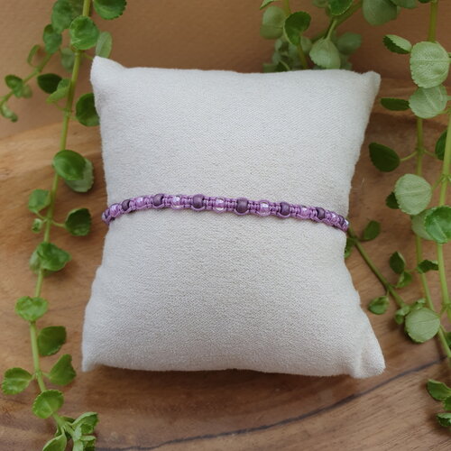 Bracelet tissé en cordon macramé et petites perles de rocaille