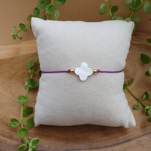 Bracelet cordon macramé et trèfle en nacre