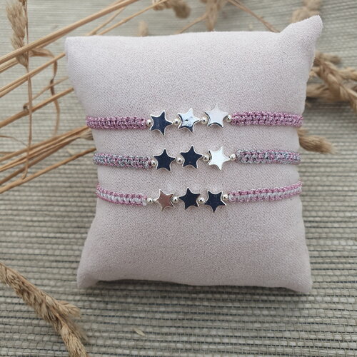 Bracelets réglables tissés sur cordon macramé métallisé avec 3 petites étoiles centrales argentées