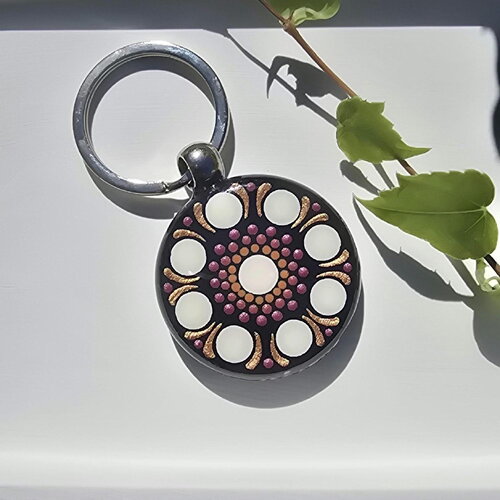 Porte-clés rond mandala peint recto verso terre cuite, fuchsia métallisé, crème et cuivré