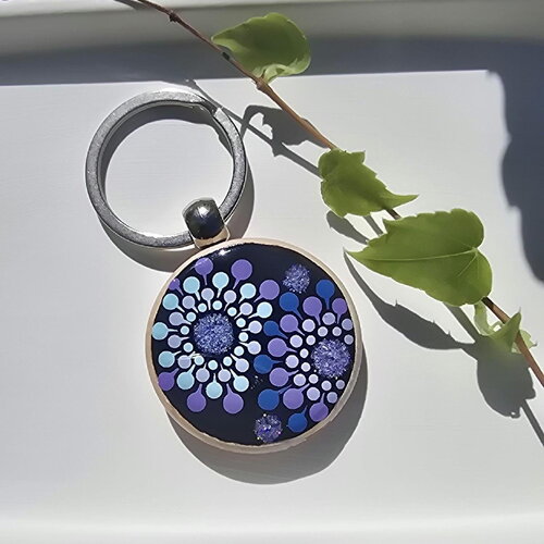 Porte-clés rond mandala peint recto verso violet pailleté