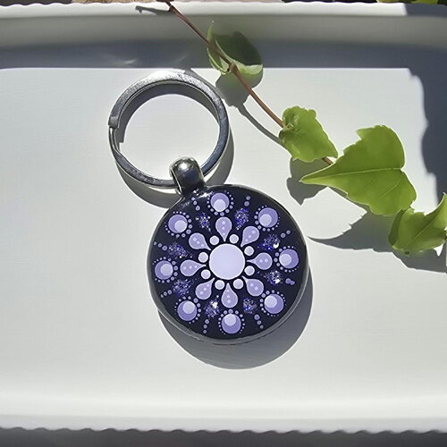 Porte-clés rond mandala peint recto verso violet pailleté