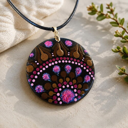 Collier mandala rose pailleté & marron en bois – peint à la main