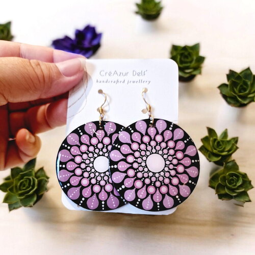 Boucles d’oreilles en bois rose et mauve – pointillisme peint à la main – 5 cm