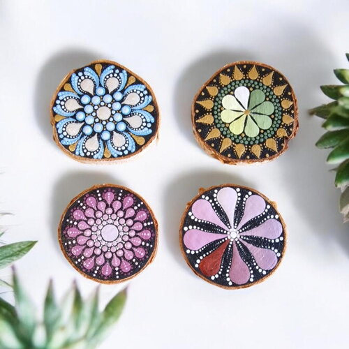 Magnet mandala en bois – peint à la main en dot painting