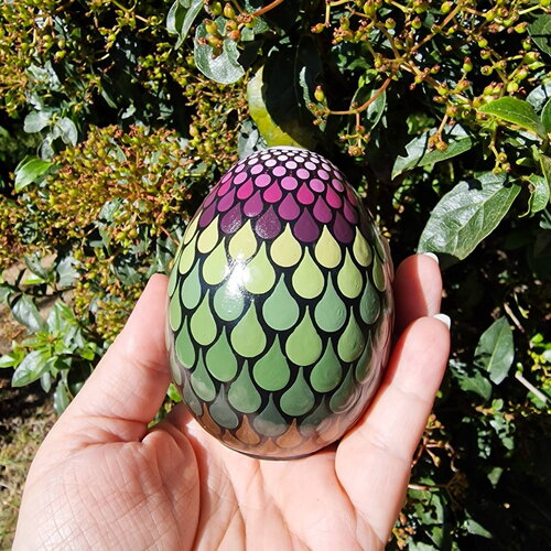 Oeuf décoratif mandala prune, vert & cuivré – peint à la main
