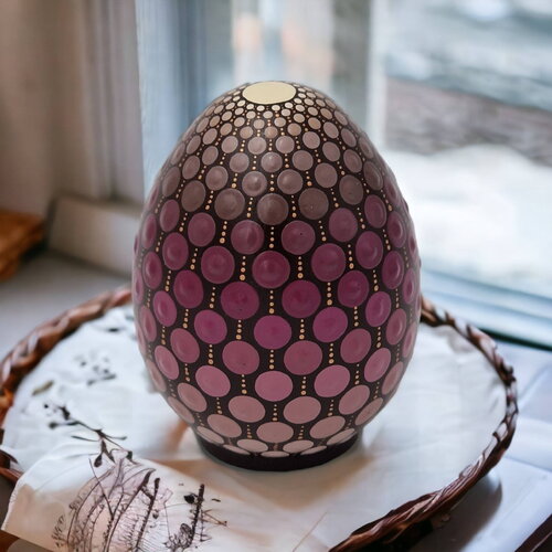 Oeuf décoratif mandala chocolat, framboise & cuivre – peint à la main