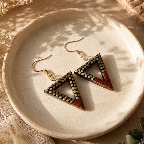 Boucles d’oreilles triangle en bois – vert métallisé peint à la main