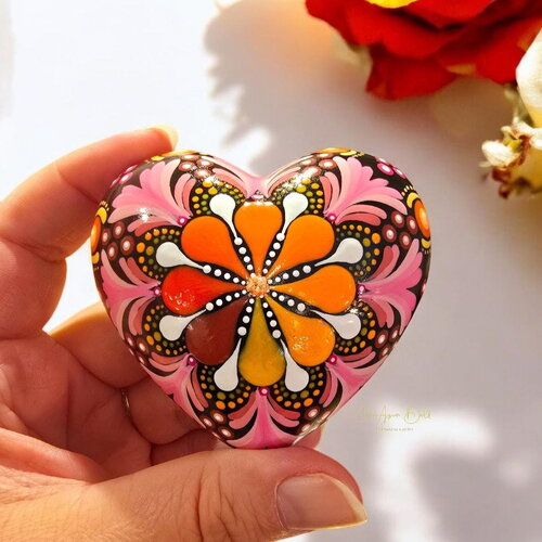 Pierre cœur mandala fluorescente rose & orange – effet uv – peinte à la main