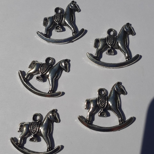 Breloque/charms  lot de 5 breloques cheval à bascule, argentés
