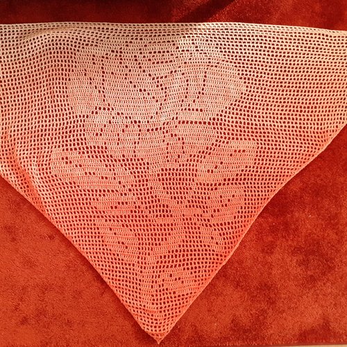 Châle fleuri en crochet