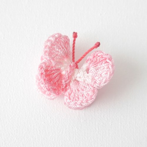 Papillon rose au crochet