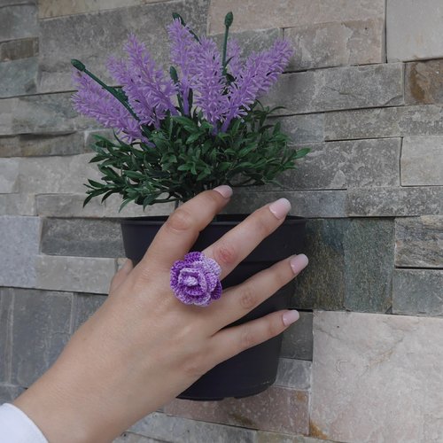 Bague mauve au crochet