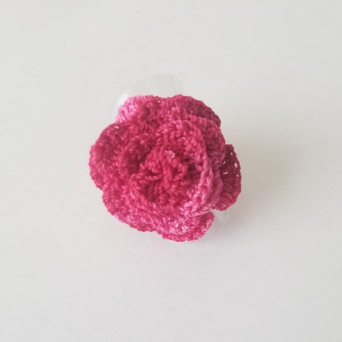 Bague rose fuchsia nuancé au crochet